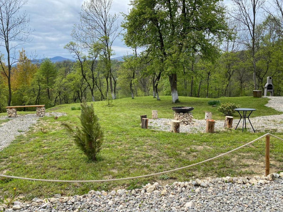Casutele Din Poienita Villa คอมาร์นิค ภายนอก รูปภาพ